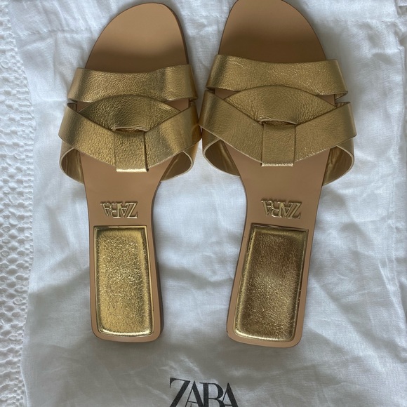 GOLD ZARA LEATHER SANDALS SIZE 8